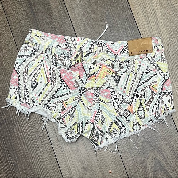 Billabong lite hearted Shorts Women’s Multicolored Aztec western Pockets Sz 30 - Picture 8 of 9